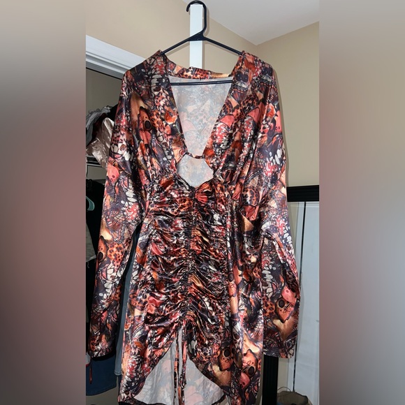 Rutched butterfly printed satin dress - Picture 4 of 4